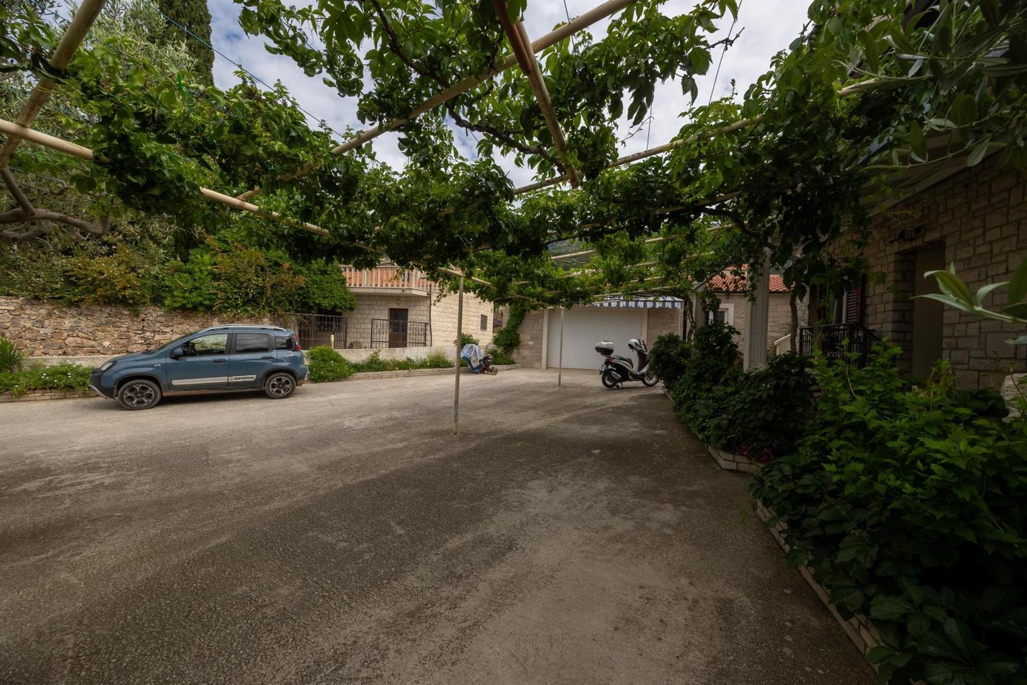 Apartments And Rooms Lea Bol Exterior photo